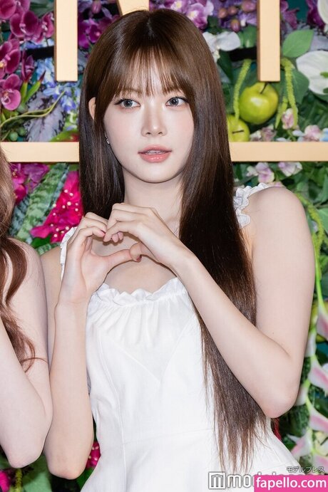 Hong Eunchae 