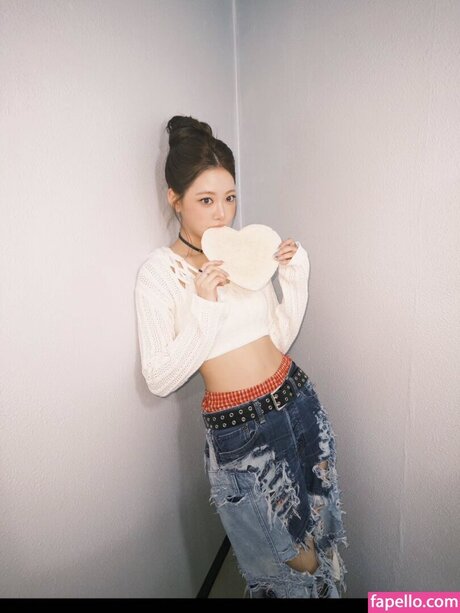 Hong Eunchae 