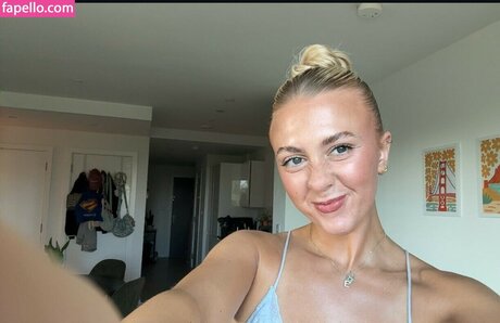Nacktes geleaktes OnlyFans-Foto von Emwallbank