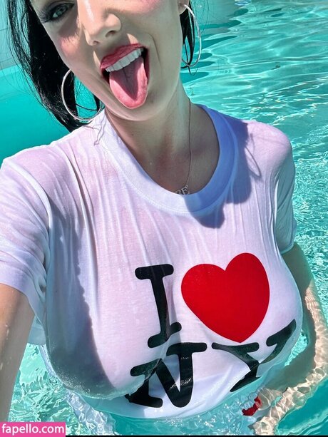 Nacktes geleaktes OnlyFans-Foto von Megan Louise
