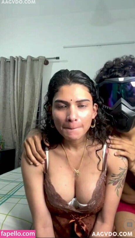 Nacktes geleaktes OnlyFans-Foto von Resmirnair