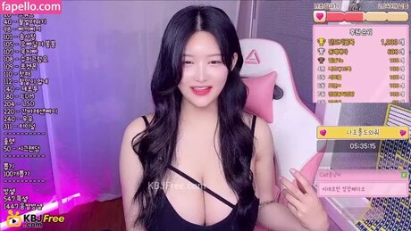 Nacktes geleaktes OnlyFans-Foto von Yeonnacho
