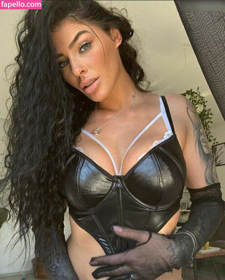 Nacktes geleaktes OnlyFans-Foto von Eleyna Rei