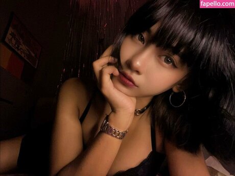 Nacktes geleaktes OnlyFans-Foto von Atiqaaarn