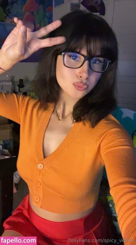 Velma & Daphne Cosplay