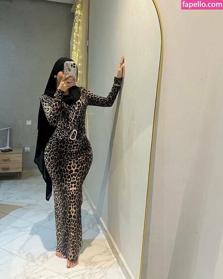 Nacktes geleaktes OnlyFans-Foto von Salma Moubah