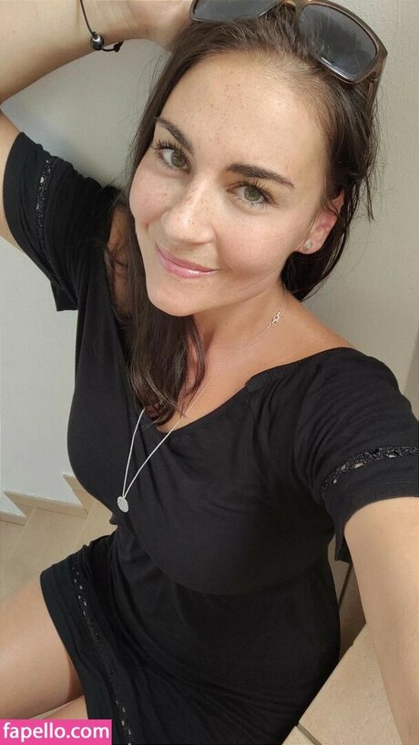 Nacktes geleaktes OnlyFans-Foto von Nina Sita