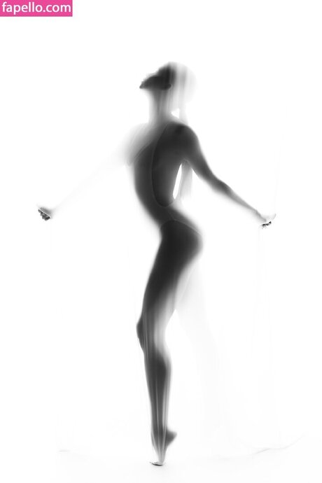 Eva Lee Model