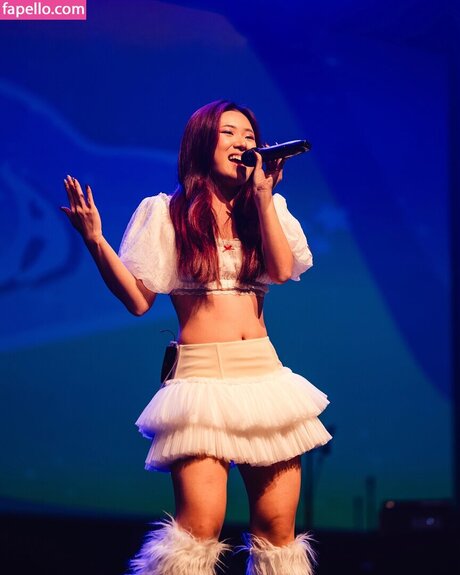 Claudia Tan