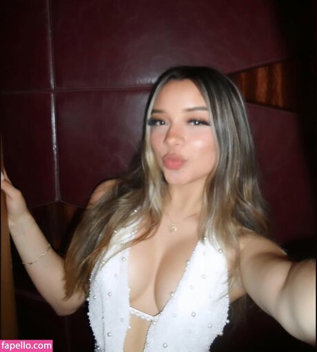 Nacktes geleaktes OnlyFans-Foto von Yessseeeniiaa