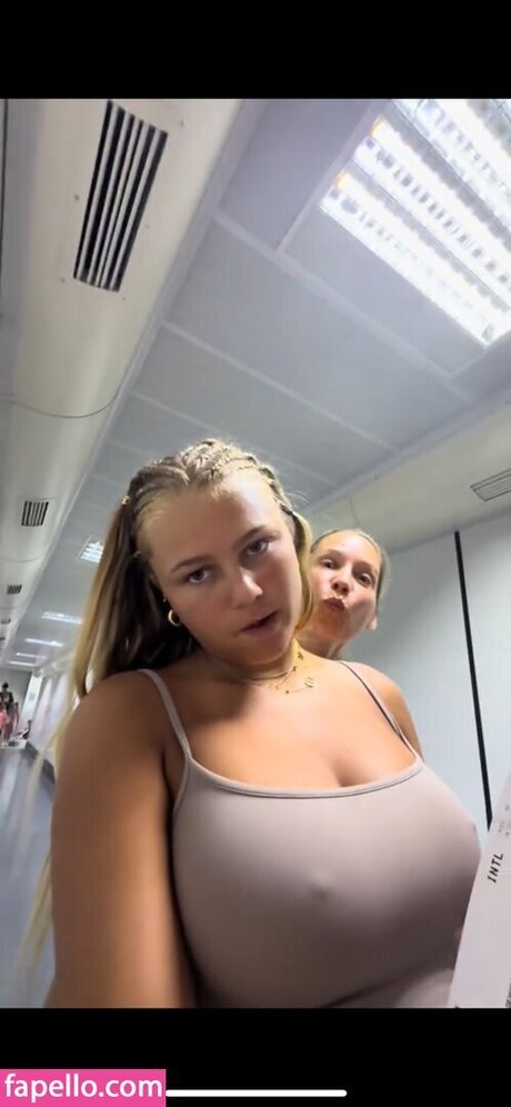 Nacktes geleaktes OnlyFans-Foto von Avery Bracher