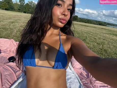 Nacktes geleaktes OnlyFans-Foto von Fairine Bhuiyan