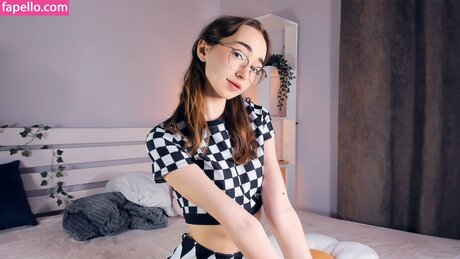 Nacktes geleaktes OnlyFans-Foto von Pollybee