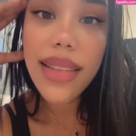 Nacktes geleaktes OnlyFans-Foto von Kalileaox