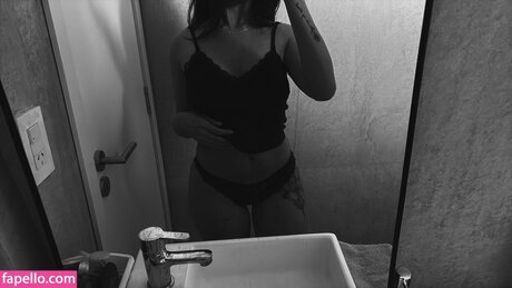 Nacktes geleaktes OnlyFans-Foto von Kiaratorrent