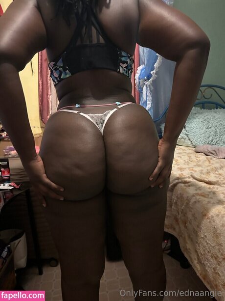 Nacktes geleaktes OnlyFans-Foto von Edna Anjela