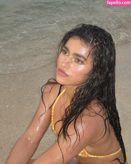 Rayna V