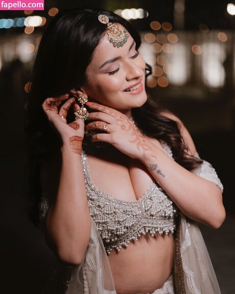 Nacktes geleaktes OnlyFans-Foto von Avneet Kaur