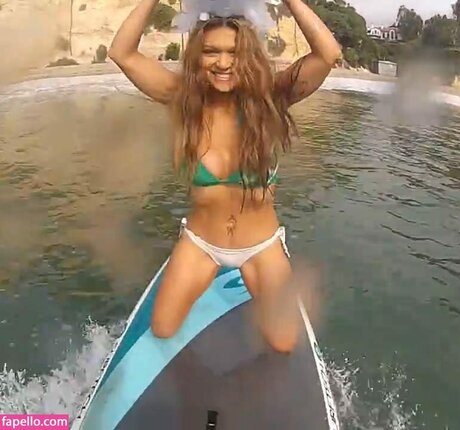 Nia Peeples