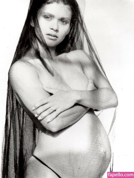 Nia Peeples
