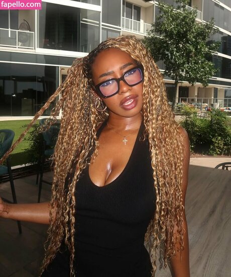 Nacktes geleaktes OnlyFans-Foto von Deb Smikle