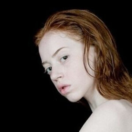 Nacktes geleaktes OnlyFans-Foto von Lily Newmark