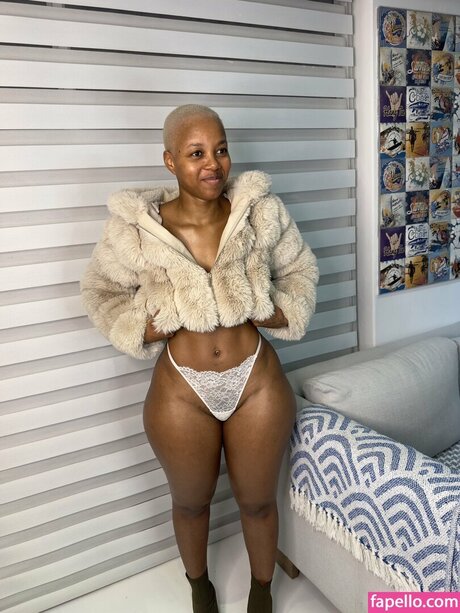 Nacktes geleaktes OnlyFans-Foto von Faustina Thobakgale