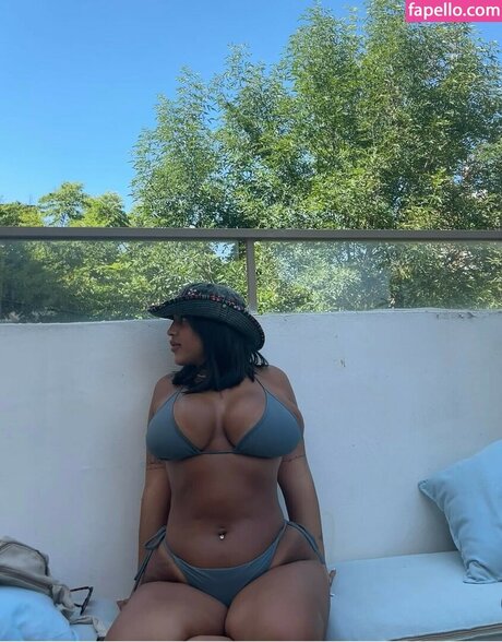 Nacktes geleaktes OnlyFans-Foto von Maya Gorali
