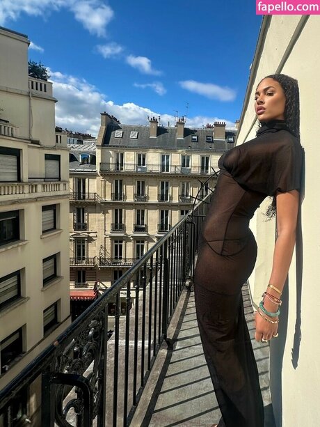 Liz Cambage