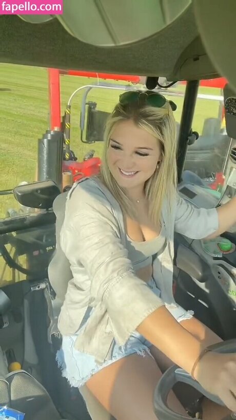 Nacktes geleaktes OnlyFans-Foto von Harriet Cowan From Clarksons Farm