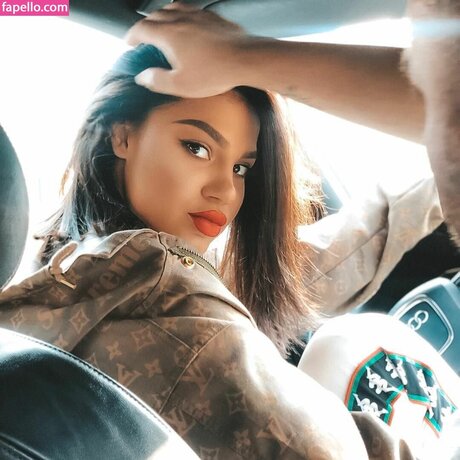 Nacktes geleaktes OnlyFans-Foto von Dhurata Dora