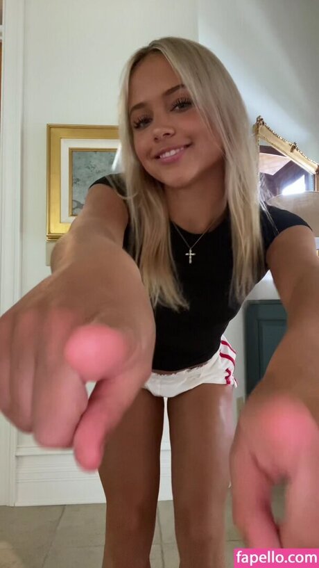 Nacktes geleaktes OnlyFans-Foto von Avery Worobel