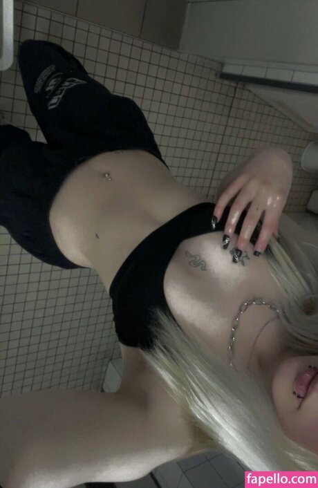 Nacktes geleaktes OnlyFans-Foto von Skystn