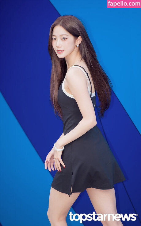 Kazuha Nakamura 中村 一葉