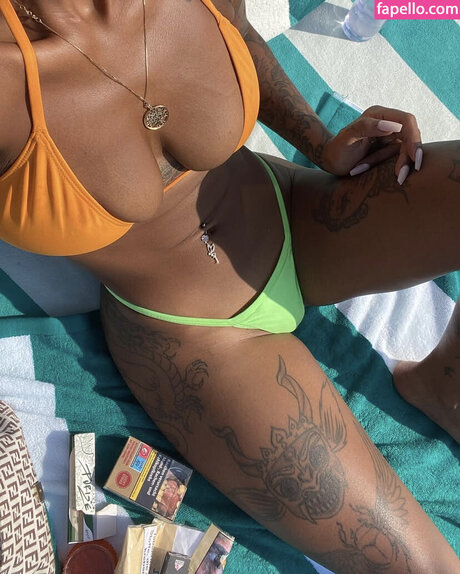 Nacktes geleaktes OnlyFans-Foto von Nura Habib