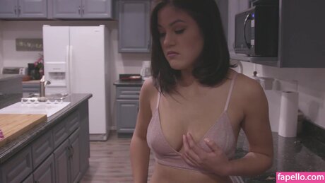 Nacktes geleaktes OnlyFans-Foto von Girlsunderarrest