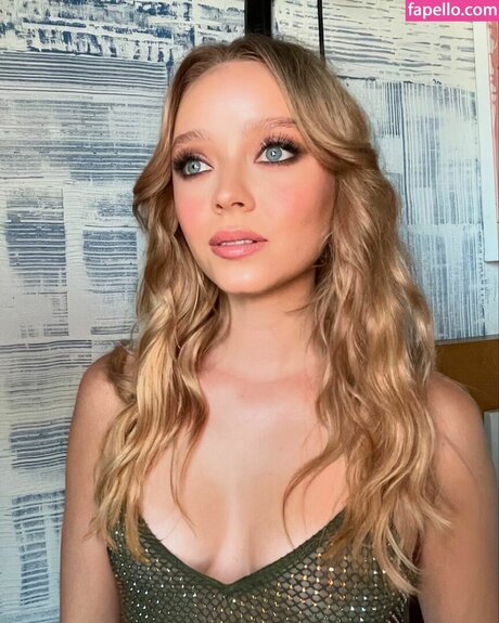 Madeleine Arthur