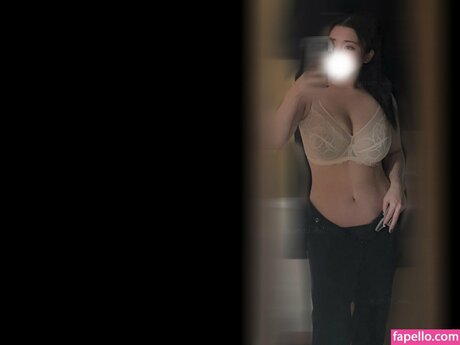 Nacktes geleaktes OnlyFans-Foto von Utxtumom