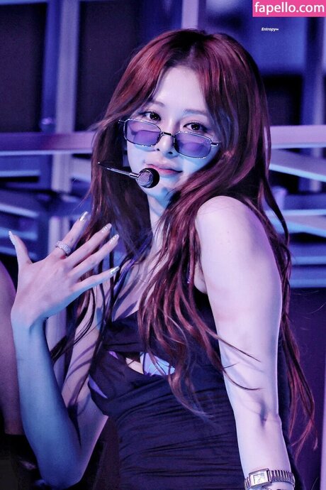 Huh Yunjin 