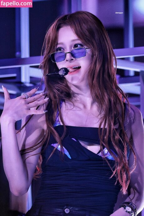Huh Yunjin 