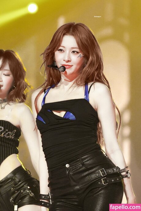 Huh Yunjin 