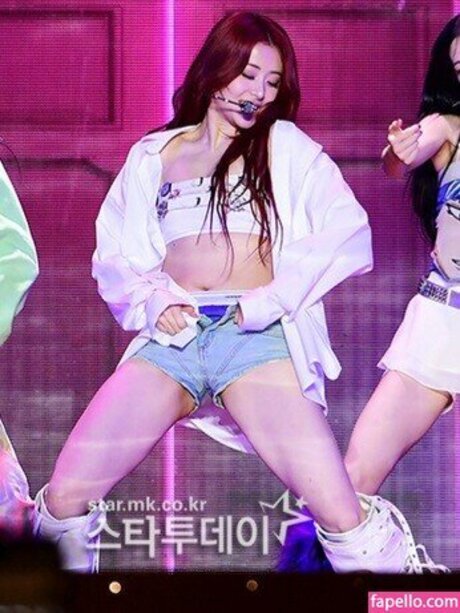 Huh Yunjin 허윤진