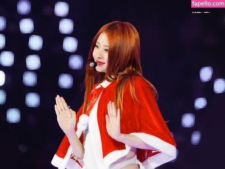 Huh Yunjin 허윤진
