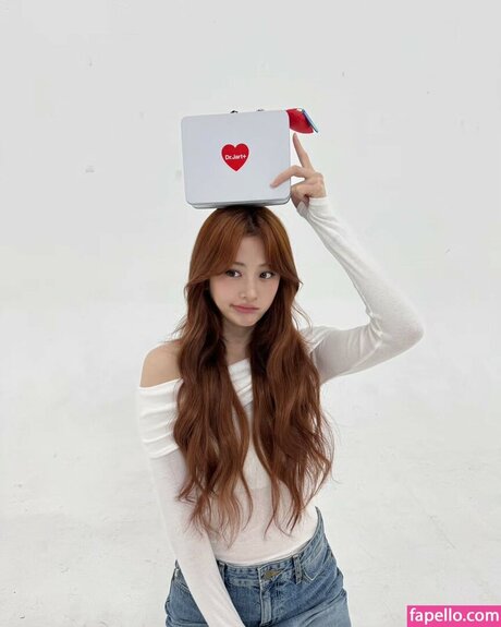 Huh Yunjin 허윤진