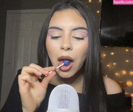 Nacktes geleaktes OnlyFans-Foto von Tingly Asmr