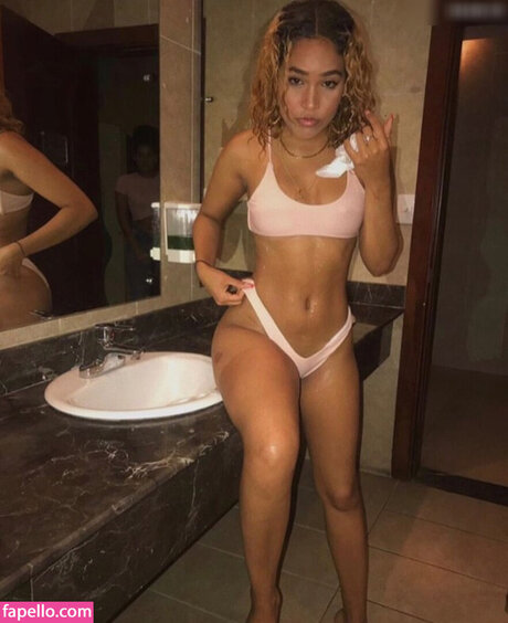 Nacktes geleaktes OnlyFans-Foto von Indiagoals