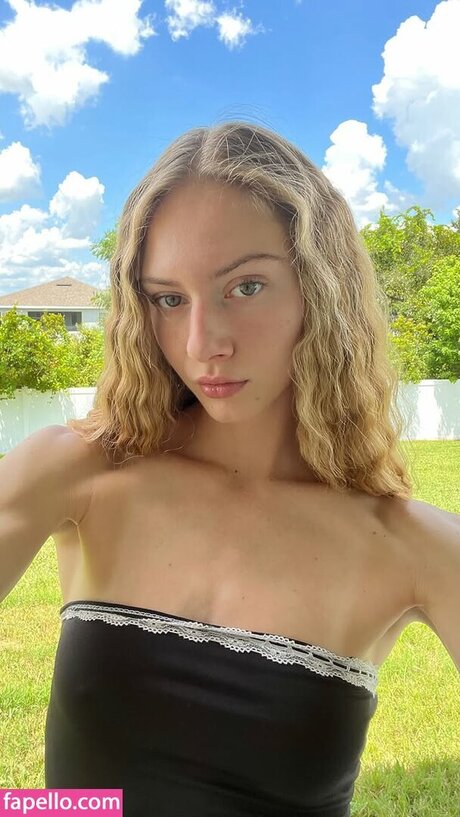 Nacktes geleaktes OnlyFans-Foto von Keira Lhotan