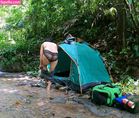 Nacktes geleaktes OnlyFans-Foto von Ey Solo Camping