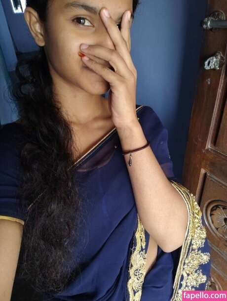 Nacktes geleaktes OnlyFans-Foto von Khadija Fathima