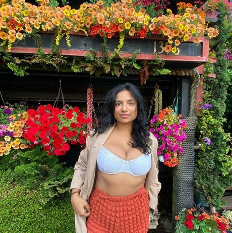 Nacktes geleaktes OnlyFans-Foto von Abby Govindan